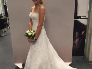 Smuk ubrugt blonde kjole