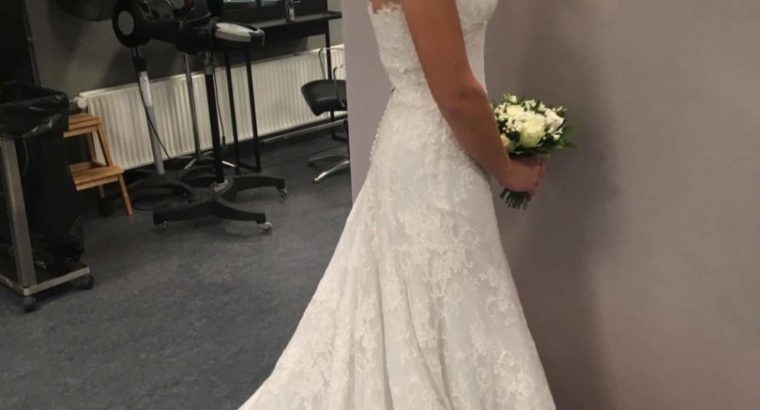 Smuk ubrugt blonde kjole