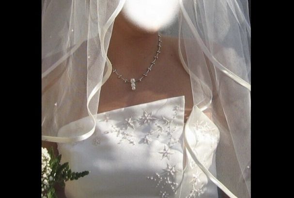 Meget smuk brudekjole fra Amor på Frederiksberg