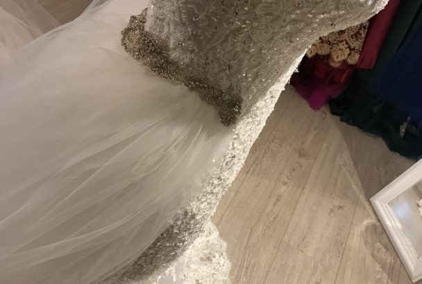 Specieldesignet brudekjole