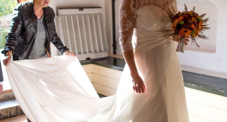 Smuk fransk brudekjole med blonde-overdel