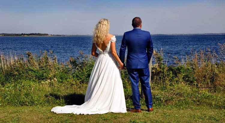 Smuk og nyrenset brudekjole sælges